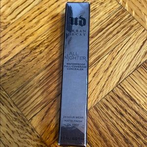 Urban Decay MED-LIGHTwaterproof full cov concealer